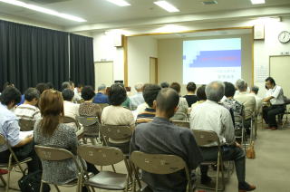 口屋跡記念公民館で開催されたまちづくり校区集会の写真です。