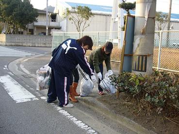 一宮運輸株式会社親幸会の皆さんによる清掃活動の写真です