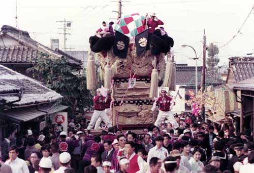 松神子太鼓台（昭和49年：多喜浜駅前付近）の写真