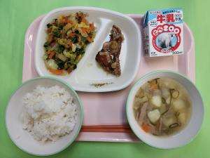 小学校の児童がたてた献立